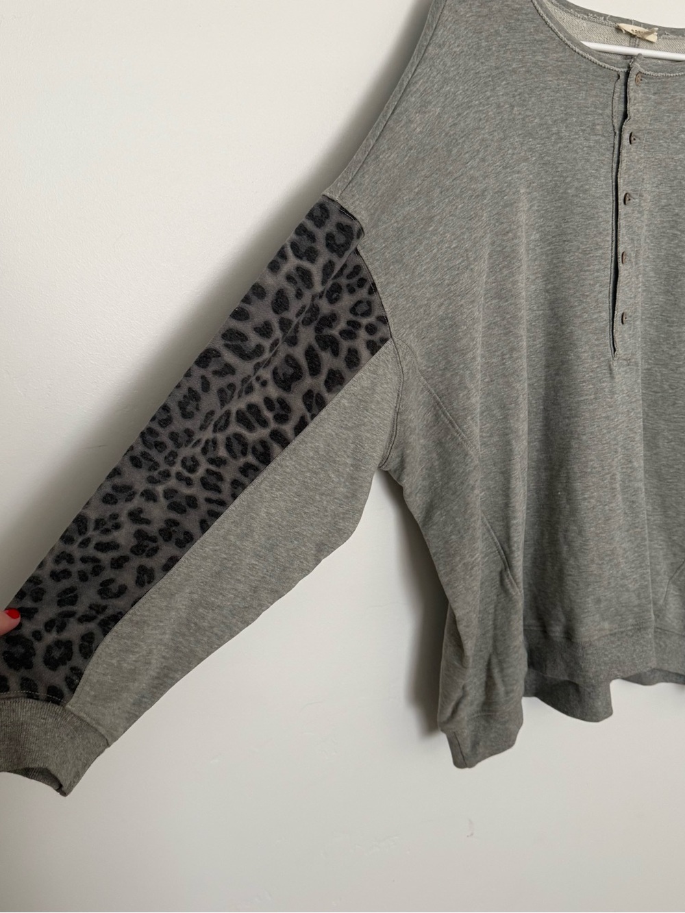 easel Gray Pullover with Leopard-Print Sleeve Detail - Picture 2 of 6